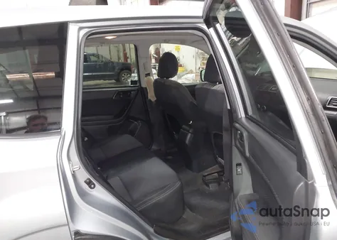 2017 Subaru Forester 2.5I Premium z USA, uszkodzony, nr VIN JF2SJAEC7HH447163